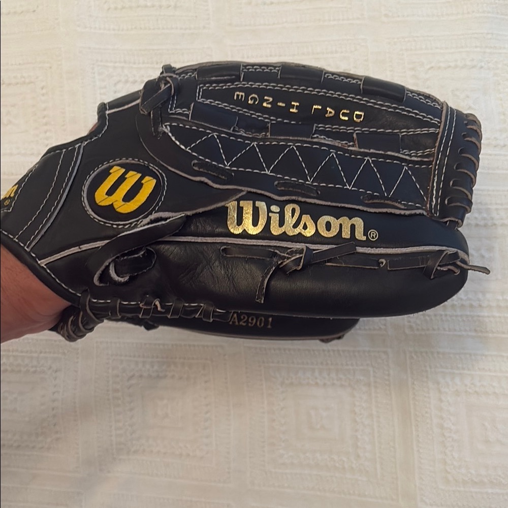 VINTAGE WILSON LEATHER BASEBALL GLOVE